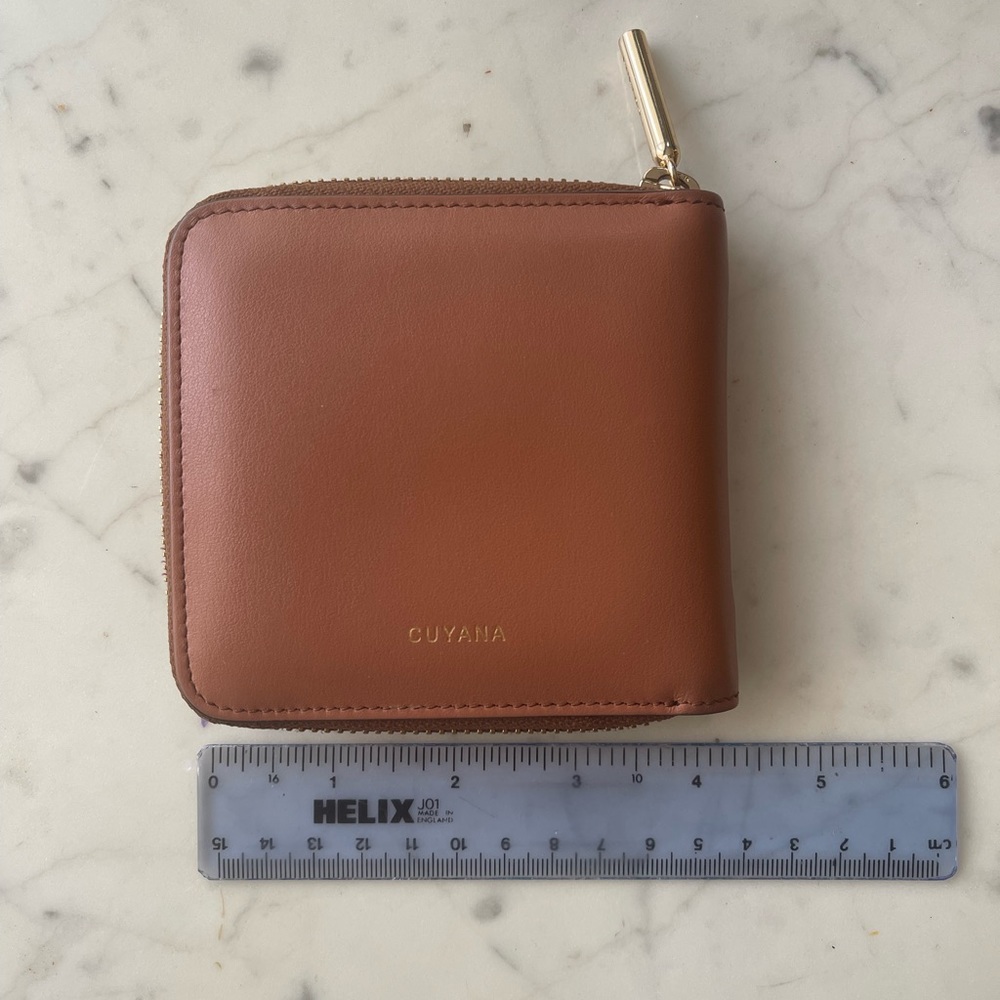 CUYANA classic zip wallet
